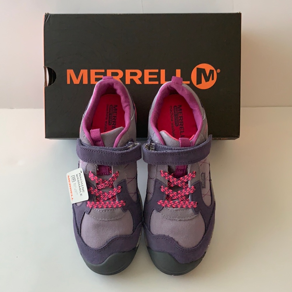 NIB Merrill sneaker